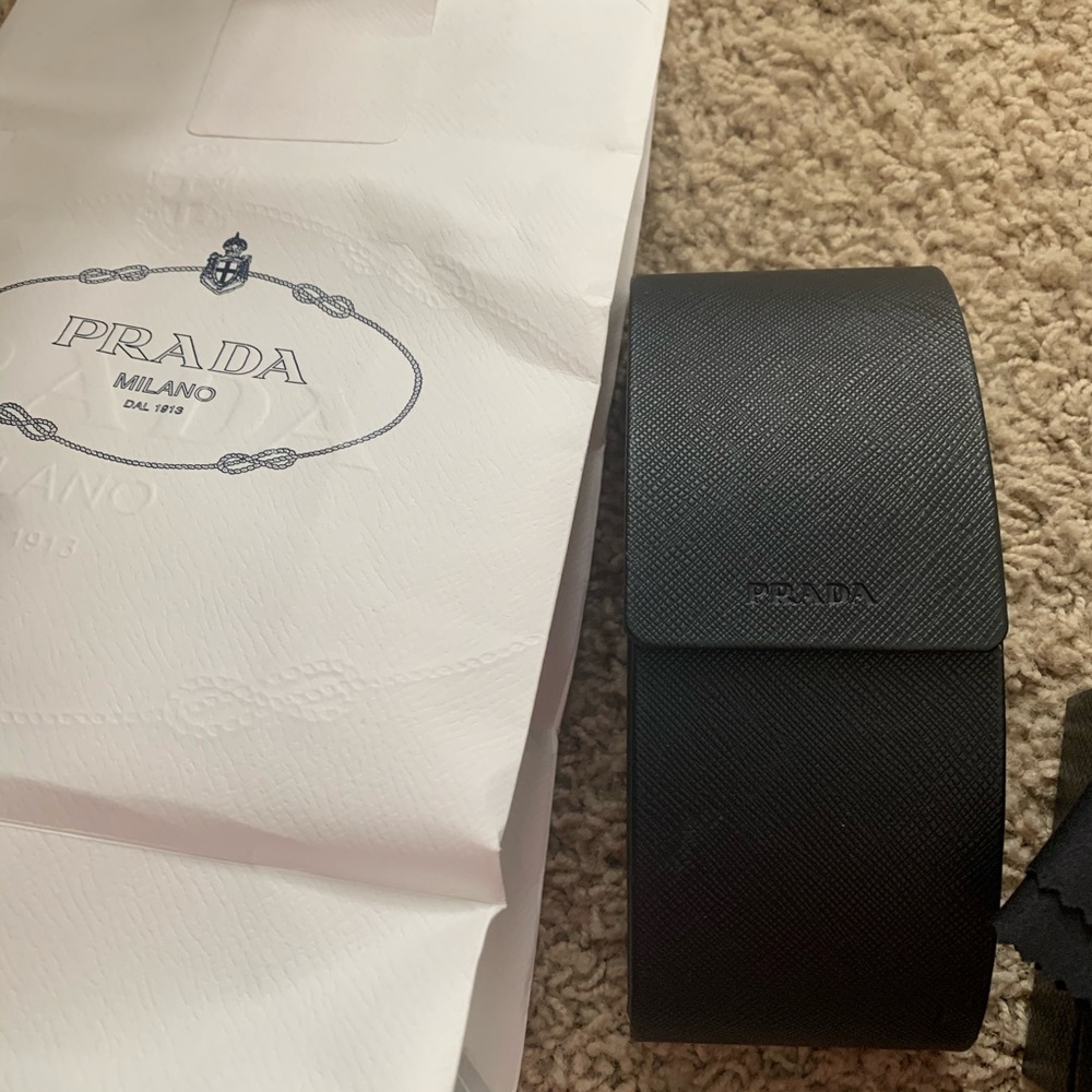 Prada sunglasses - Picture 6 of 7